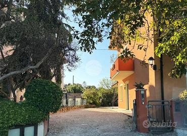 CASA SEMINDIPENDENTE A FANO