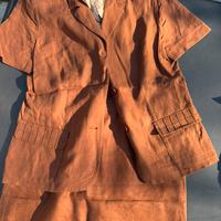 Tailleur con blusa in seta