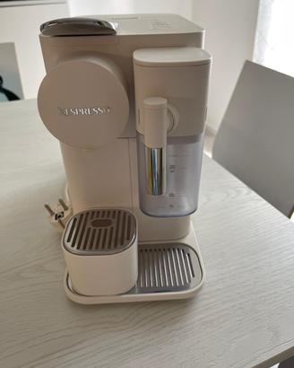 Macchina del caffè Delonghi Lattissima one