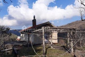 Casale rustico con terreno