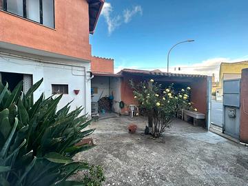 Casa indipendente su due livelli con cortile