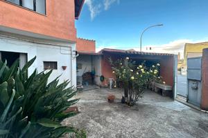 Casa indipendente su due livelli con cortile