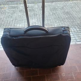 Porta abiti rigido
