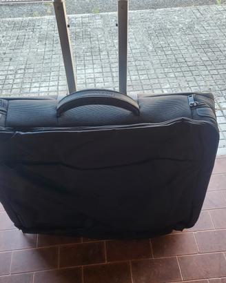 Porta abiti rigido