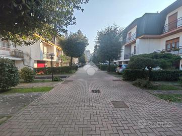 VILLA A SCHIERA A OPERA