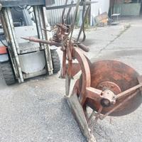 Aratro monovomere a disco