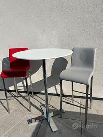 tavolo snack alto tondo con due sgabelli