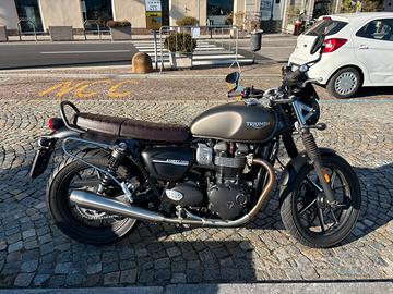 Triumph Street Twin 900 Matt Ironstone