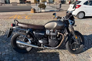 Triumph Street Twin 900 Matt Ironstone