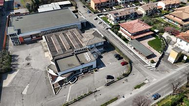 NEGOZIO A PUEGNAGO SUL GARDA