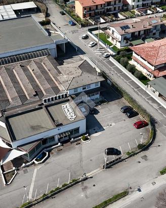 NEGOZIO A PUEGNAGO SUL GARDA