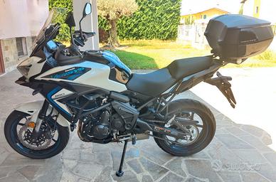 Kawasaki Versys 650 2025 – 1.170 km – GIVI 47L