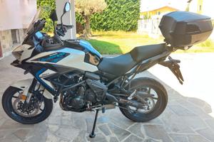 Kawasaki Versys 650 2025 – 1.170 km – GIVI 47L