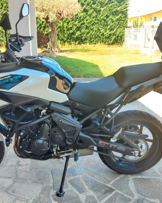 Kawasaki Versys 650 2025 – 1.170 km – GIVI 47L