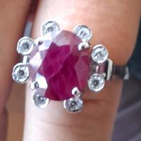 anello grande rubino e brillanti