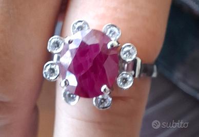 anello grande rubino e brillanti
