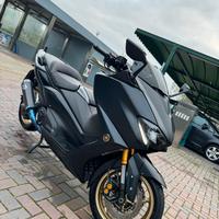 Tmax 560 tech Max 2021 elaborato con solo 7000km