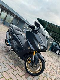 Tmax 560 tech Max 2021 elaborato con solo 7000km