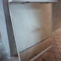 specchio con faretti 