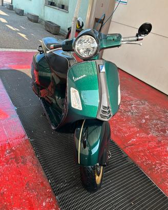 Vespa GTS 300 Super Racing Sixties Hpe