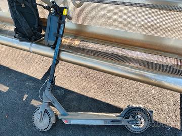 Monopattino Xiaomi Essentials 1S