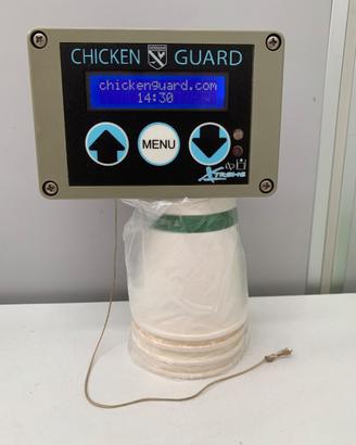 Apriporta automatico per pollaio a batteria