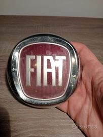 LOGO FIAT POSTERIORE B632