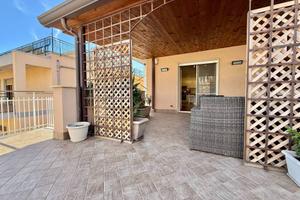 5 vani con terrazza e garage (Via A. Gioeni)