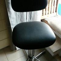 sedia sgabello con schienale 