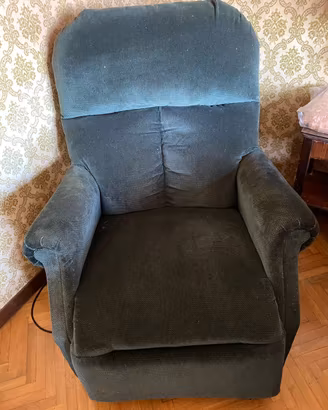 Poltrona elettrica praticamente nuov