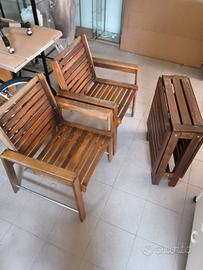 Set tavolo e due sedie da giardino