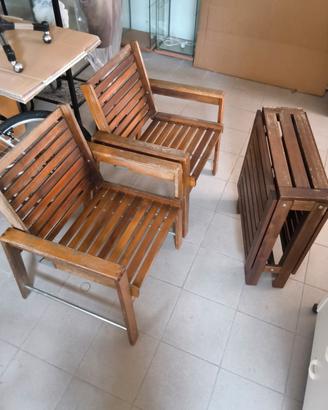 Set tavolo e due sedie da giardino