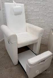 Poltrona pedicure reclinabile e vano vaschetta
