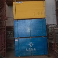 Panelli gialli nuovi e usati e travi doka