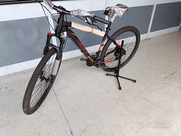 Cavalletto acciaio per bici alla ruota con ganci