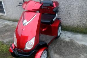 scoiter elettrico per mobilità 4 ruote.