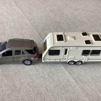 Automobile in ferro con gancio per roulotte