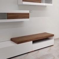 parete attrezzata e divano 