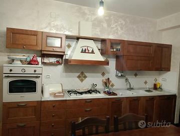 Cucina in legno massello lineare componibile