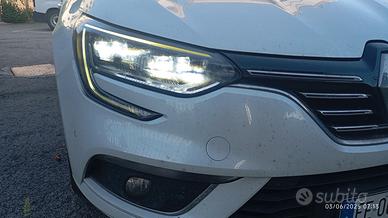 faro auto Megane 4 destro