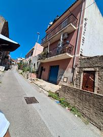 Casa in 3 piani 2 appartamenti 1 garace + terrazzo