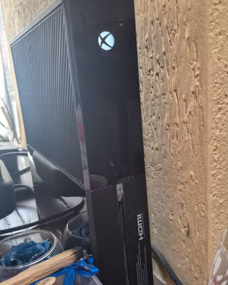 X box One + controller + 6 giochi top 