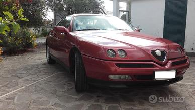 Alfa gtv  2.0 ts  , molto  bella.
