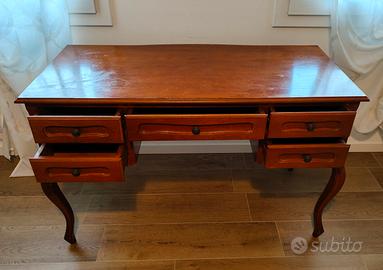 Scrivania classica 