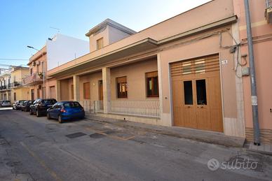 Casa indipendente in Via Salvemini, Avola