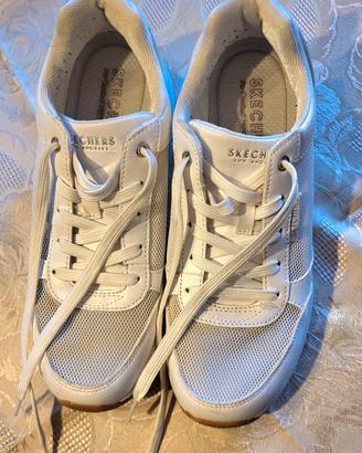 Scarpe da donna Skechers. N. 39