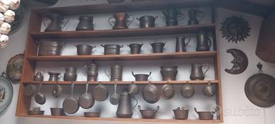 RAME OGGETTI DA CUCINA CON BACHECA IN LEGNO