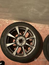 Cerchii 500 Abarth originali, 16 pollici con gomme