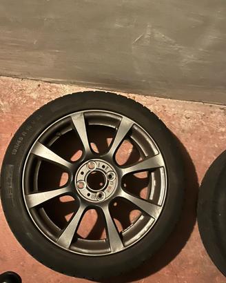 Cerchii 500 Abarth originali, 16 pollici con gomme
