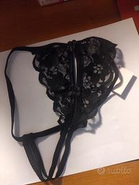 slip nero con aperture